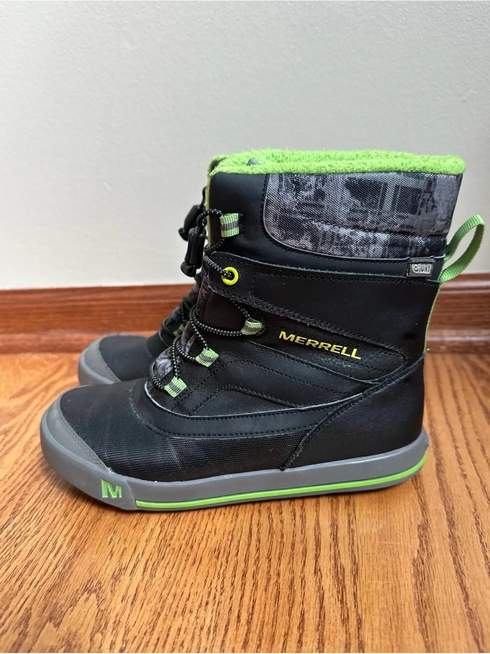 Merrell Snow Bank Waterproof Boots Boys 4 Black/Green